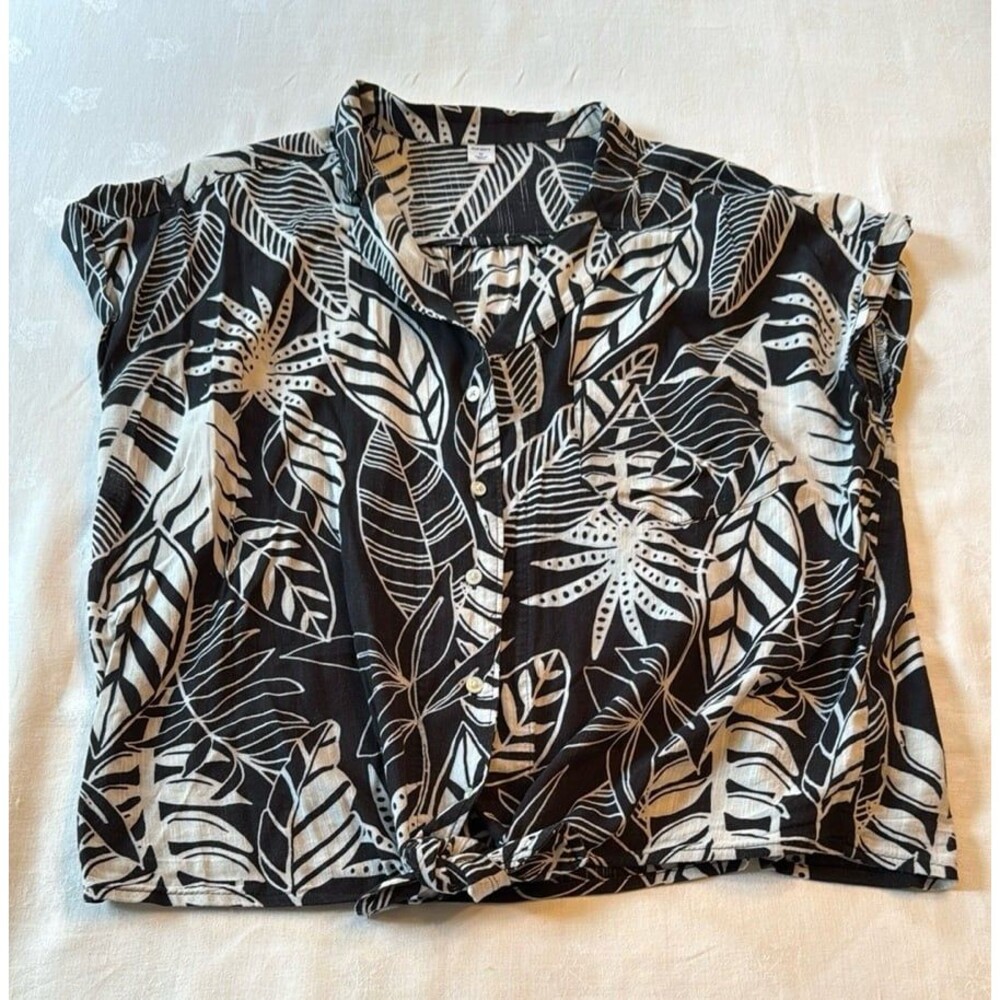 Black and White tie waist blouse - Old Navy size M